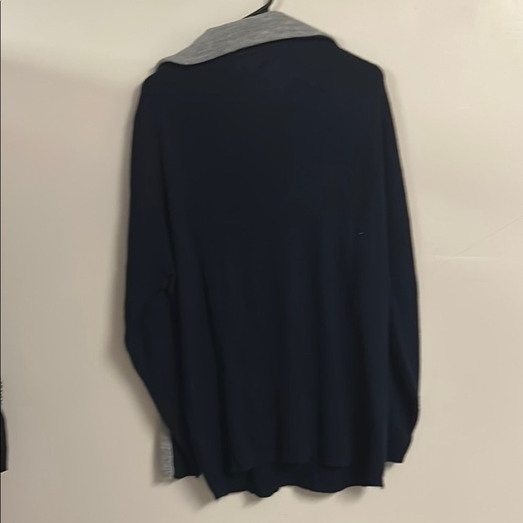 Black and Gray V-Neck Sweater with Modern Color-Blocking - Picture 3 of 3